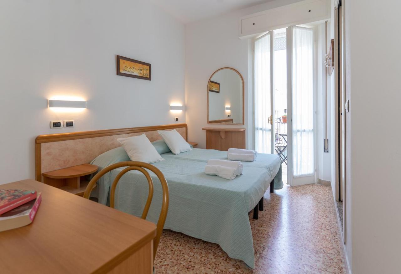Hotel Greta B&B Rimini Exterior foto