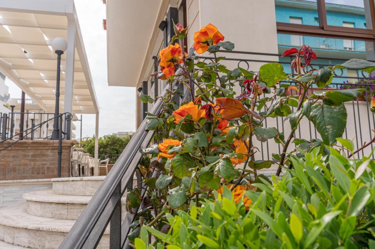 Hotel Greta B&B Rimini Exterior foto