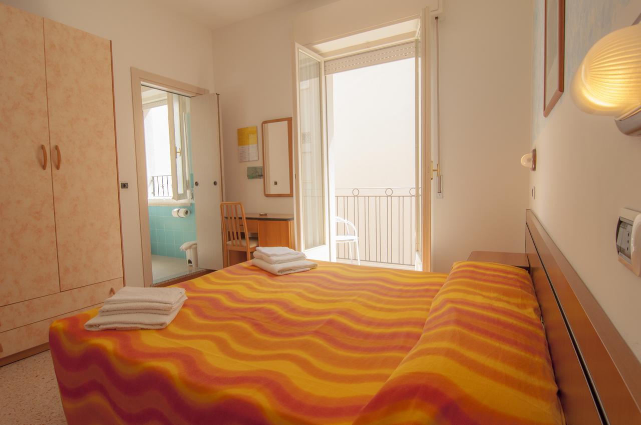 Hotel Greta B&B Rimini Exterior foto
