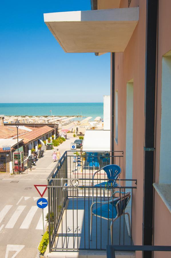 Hotel Greta B&B Rimini Exterior foto